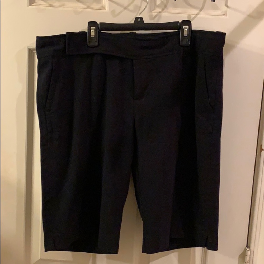 Black Old Navy stretch Bermuda shorts